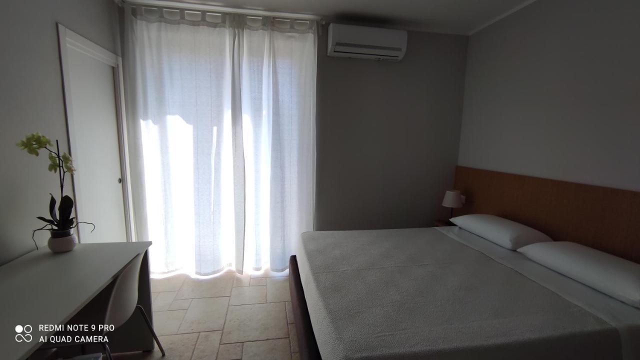 קרוביניו Contrada Specchia Rooms מראה חיצוני תמונה